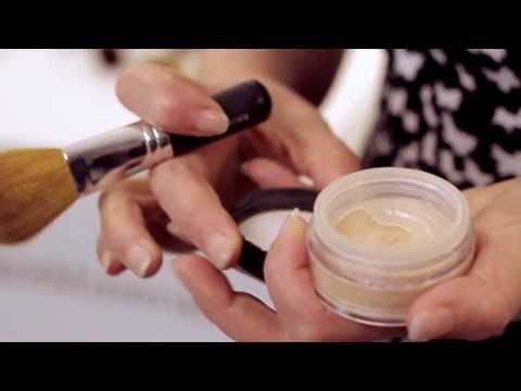 Bare Minerals BareMinerals Matte Foundation SPF15, 6 g video