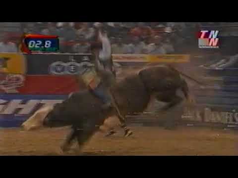 Tuff E Nuff bucks Cody Hart - 01 PBR Finals