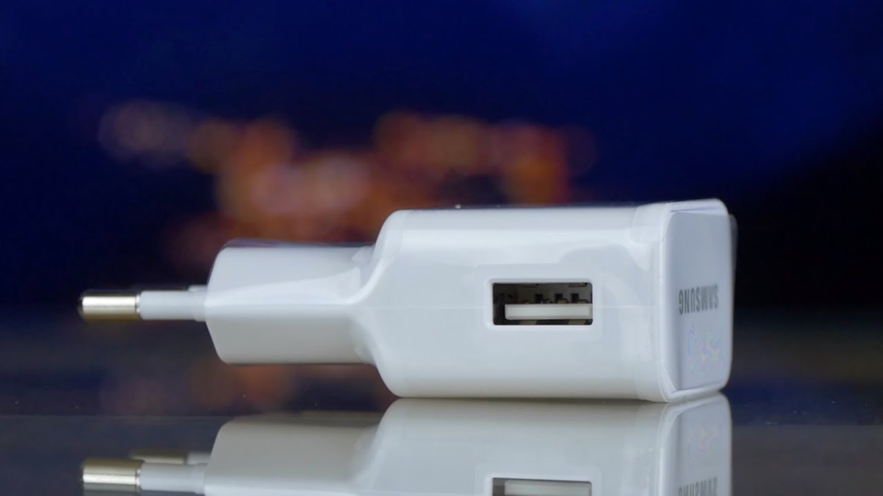 Универсальное сетевое ЗУ Samsung (EP-TA20EWEUGRU) Quick charge white video preview