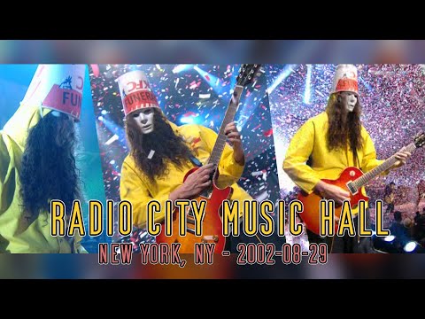 Guns N' Roses - 2002-08-29 - MTV Video Music Awards, Radio City Music Hall, New York, NY