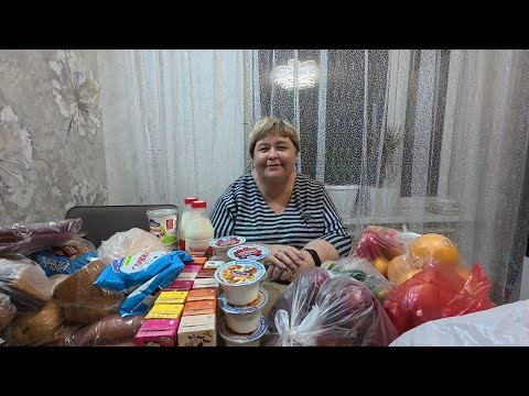 Что ещё  происходило с нами в Москве? Мы дома и все вместе едем в торговый центр.  Наши покупки.