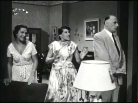 Thumbnail of the video: Η Θεία από το Σικάγο 1957   clip