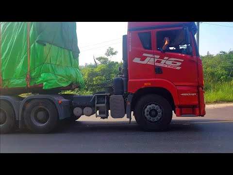 FAW JH6 Merangsek Mulus ditanjakan Tinggi, Evakuasi Muatan Isuzu Giga, Buldozer Cat D155A, Bus Rapi