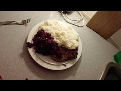 MongoTV_3748 - Min Aftensmad - kotelet Med Ris og Ketchup og Rødkål
