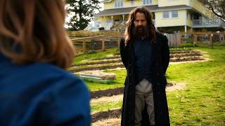 Homem do século XVIII acorda no futuro, sem entender como foi parar ali.