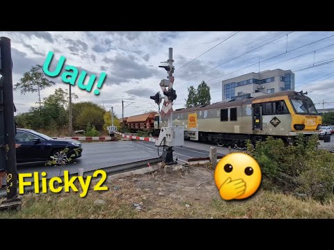 SUPERMEGARARITATE LA BARIERĂ! Mărfar cu locomotivă SUPERULTRAMEGARARĂ! OMG!