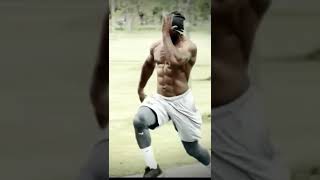 Yoel Romero running like his neck is fused, because it is video