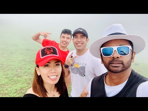 Listen to the voice of this guy in salalah Oman (Eranga Lanka) Hanthanata payanda Santa