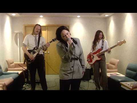 SIDNE - "Happy Girl" (Mild Peril Eterna Live)