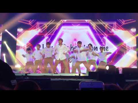Wanna One - Hands on Me [Manila Fanmeet]