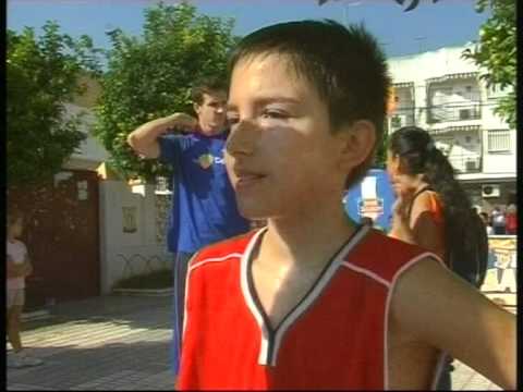 El baloncesto se trasladó a la calle en Gines con la celebración del Diverbasket
