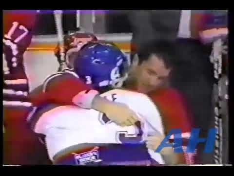 OHL WHL QMJHL Memorial Cup May 6, 1990 Kamloops Blazers v Oshawa Generals (R) Steven Yule v Matt Hof