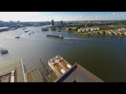 Timelapse scheepvaartverkeer op het IJ in Amsterdam