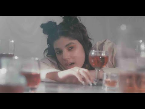 MARI - 4 Favores (Official Video)