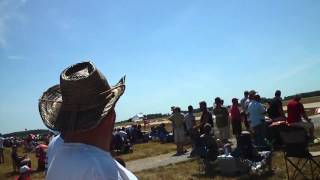 preview picture of video 'R/C Extra 300 - Wicked Sick 3D - Indianapolis Airshow - Mount Comfort Airport'
