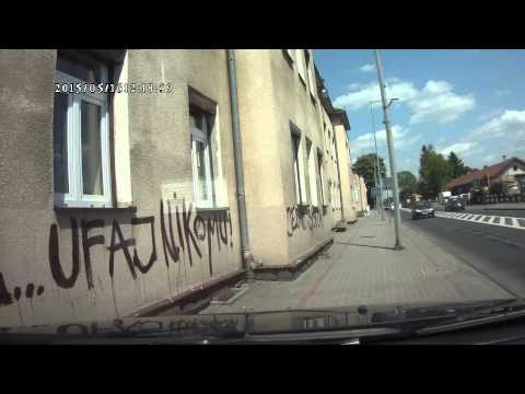 Ojciec z synem w biały dzień uszkodzili elewację