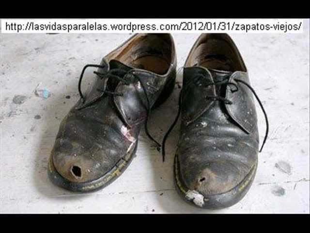 Vídeo relacionado con Con Los Zapatos Rotos: Una vida sostenida por la dignidad