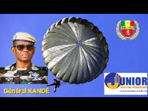 Impressionnant de l'atterrissage du Général Kandé chef d'état major de l'armée de terre .