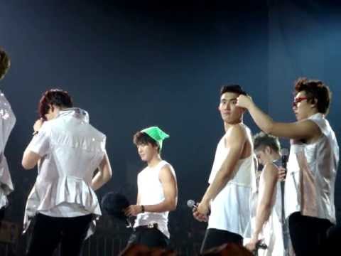 [Fancam] 130602 SS5INA DAY 2 - SuJu Talking (Part. 6 When Henry Sing "TRAP")