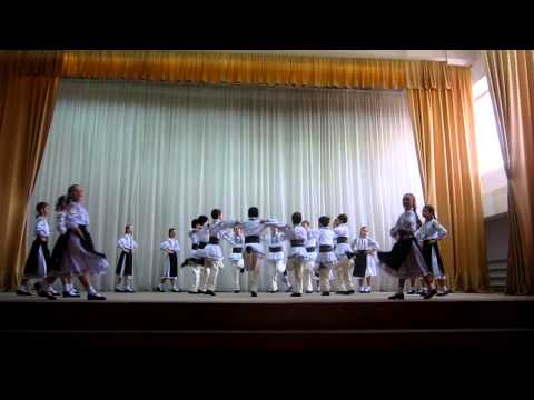 Ansamblul "Strămoşeasca" Liceul Teoretic "Onisifor Ghibu" coregraf Andrei Baciu