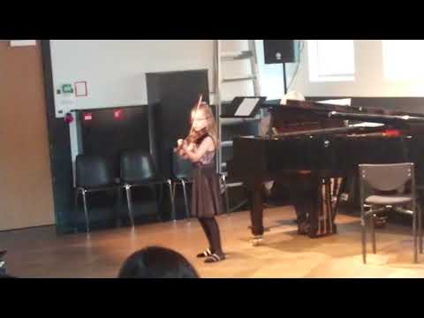 Eline Liselotte van Dijk (8) violin Hungarian dance, A. Nolck