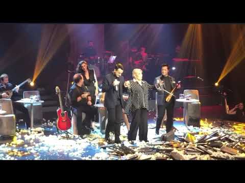 Μαρινέλλα με Ματθαίο και Κωνσταντίνο Τσαχουρίδη τραγουδούν «Το Τσάμπασιν»