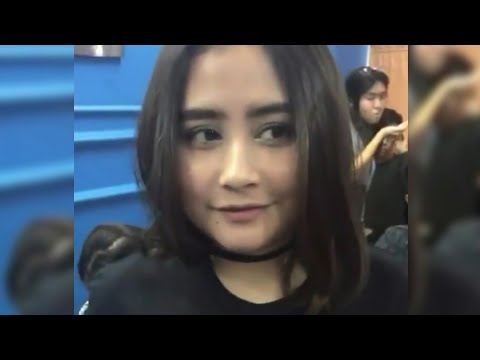 KESAL !!! Prilly Sindir Seseorang Lewat Tulisan Di Bajunya