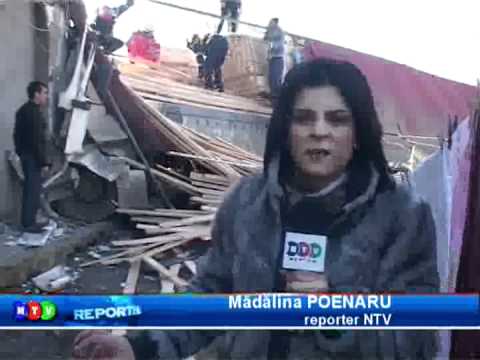Un tir scăpat de sub control / Dorobanţu jud Constanta - 10 februarie 2011 23-04 .flv