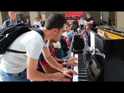 improvisation at the train station in paris no PA Lady