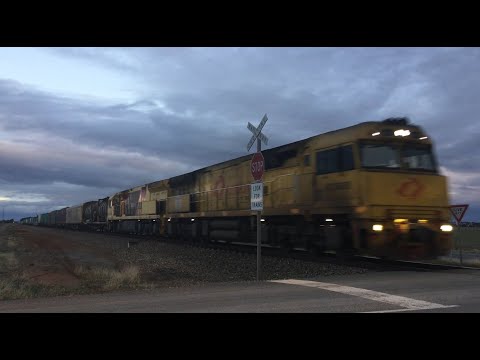 Aurizon 7MP1 ACD6051 ACB4403 pass Pratt Road, Korunye