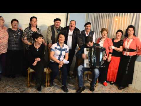 Naj sretnija Zumroje bila sa društvom obkoljena 16.11.2015