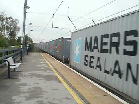 freightliner class 66565 with an intermodal