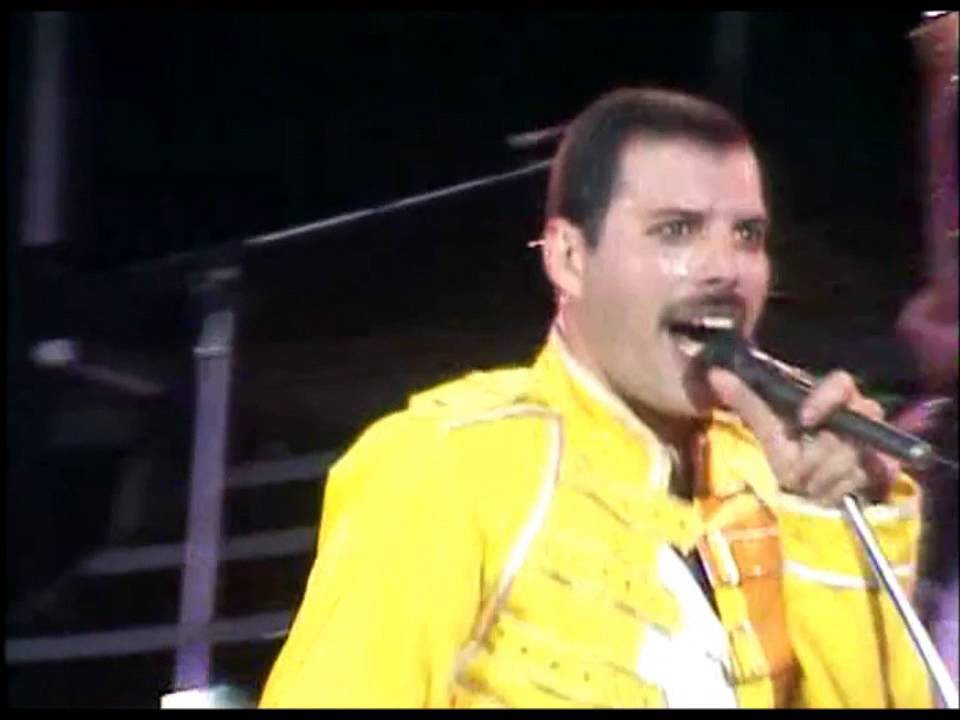 Queen - Under pressure (Live at Wembley) - YouTube