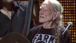 Willie Nelson &amp; Family – I Saw the Light (Live at Farm Aid 2016)