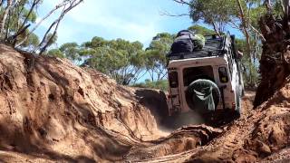 preview picture of video 'Land Rover Defender 110 - effortless climb at Morgan Quarry - Full HD 1080p'