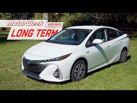 External Review Video OW6SwTqdYTE for Toyota Prius Prime 2 (XW50) Hatchback (2017)