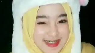 Download lagu Story wa cewek cantik part 01 mp3