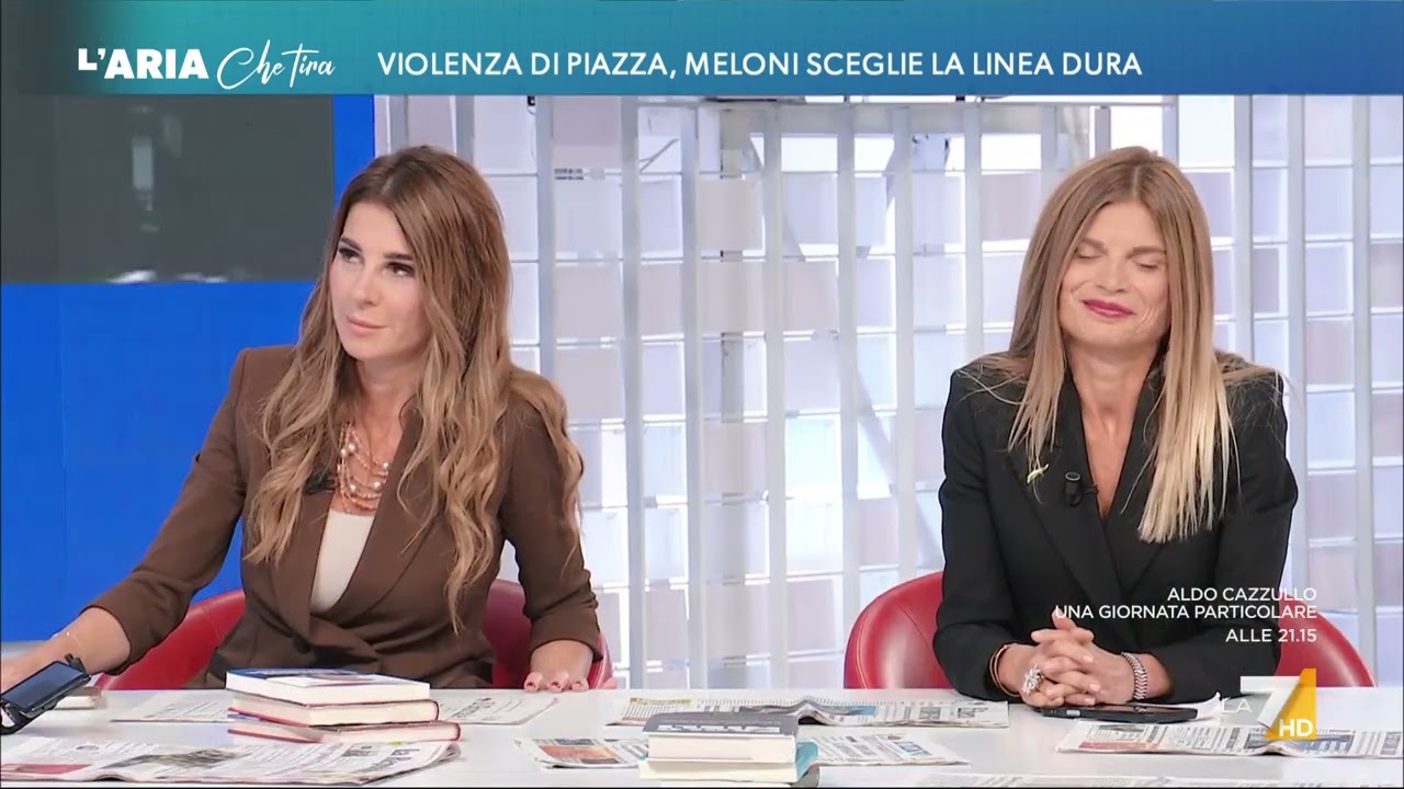 David Parenzo incalza Ilaria Salis: "Di fronte a De Simone ferito che cosa prova?", "Le ho già ...