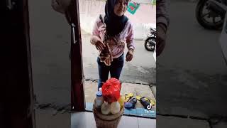 Download lagu #viral tukang jamu cantik mp3