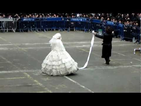 מצוה טאנץ האדמו"ר מראחמסטריווקא