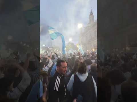 Celebración de la hinchada argentina en Paraná. Video de APFDigital