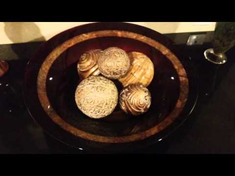 The Quilt Show: The Hand-Blown Glass Collection of Mary & Garry Olson