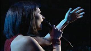 entre tu y mil mares - Laura Pausini (live) HD