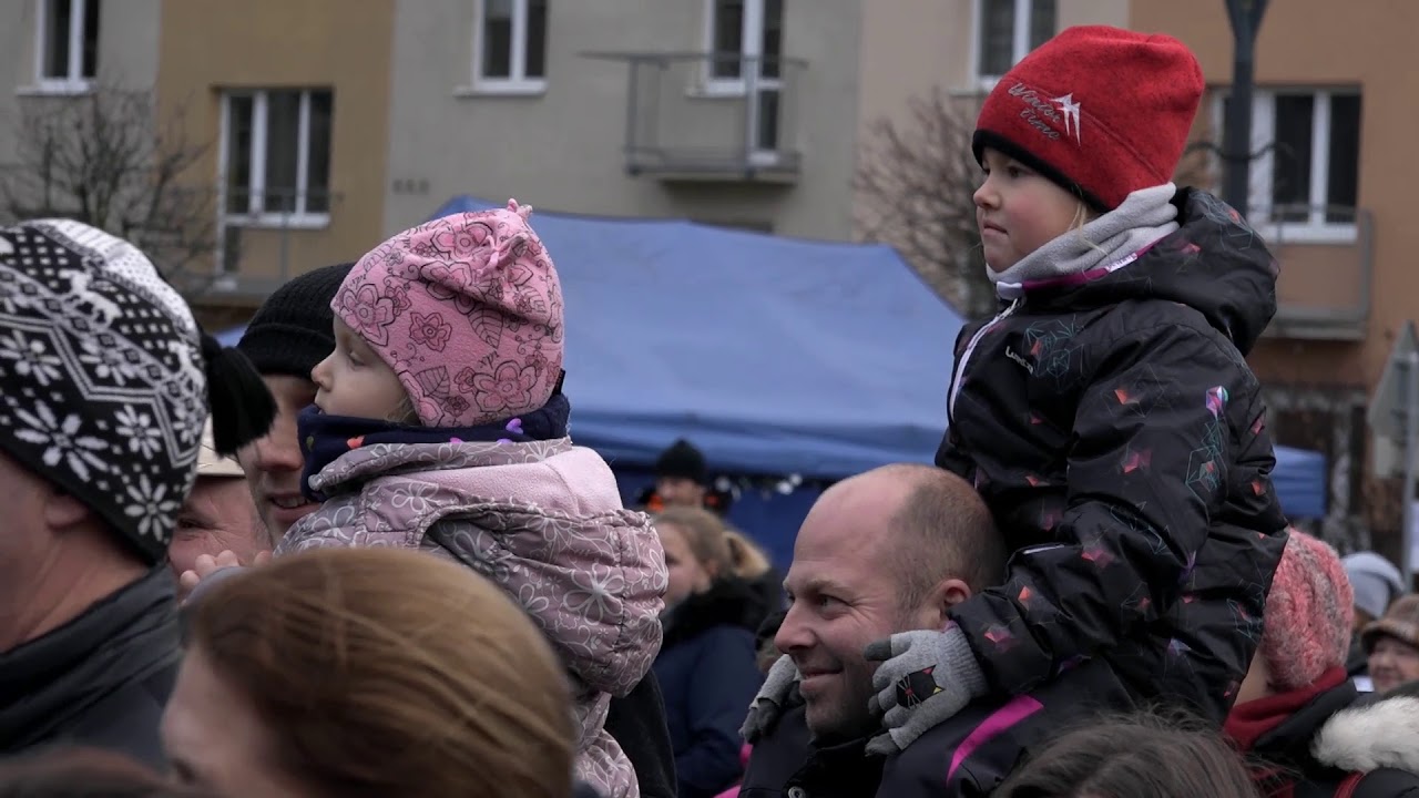 náhled z videa Advent u vánočního stromu