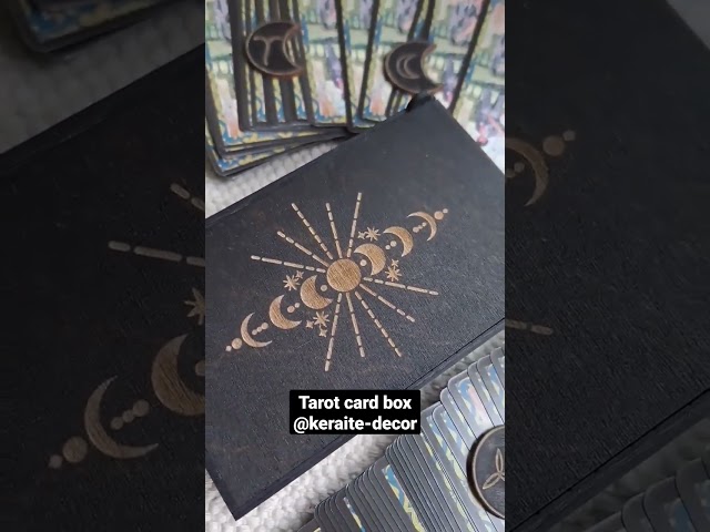 Vídeo relacionado con TOLIDA Caja de Tarjetas de Tarot de Piel Sintética - Funda Protectora Universal Para Tarjetas de Tamaño Estándar - Organizador Diario de Oracle, Caja de Almacenamiento