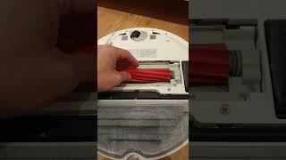 Download lagu Cleaning the Roborock brush mp3 Download lagu Cleaning the Roborock brush mp3