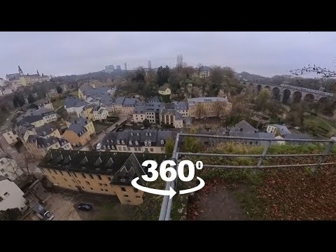 Vídeo 360 do meu segundo dia em Luxemburgo, visitando Pont Adolphe, Constitution Square, Grund, Casemates du Bock e mais.