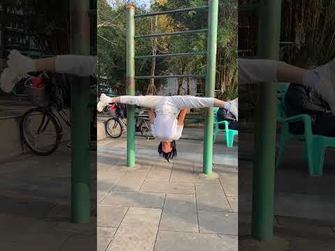 Prepare for a Jaw-Dropping Splits!