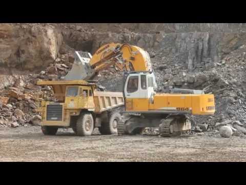Liebherr R964C HD front shovel loading blasted granite