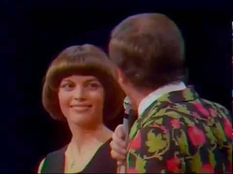 Mireille Mathieu et Charles Aznavour chantent BRASSENS